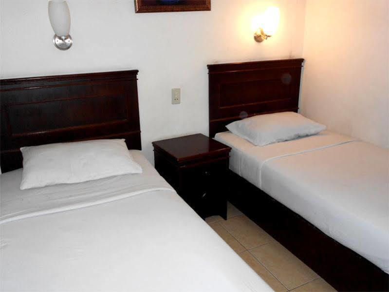 โอโย 1030 โฮเต็ล บูมี อาสิห์ Hotel เมดาน ภายนอก รูปภาพ